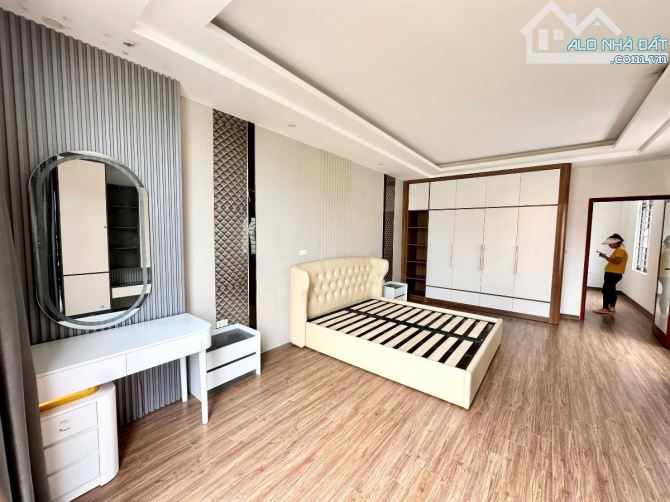 Nhà ĐẸP 2 mặt thoáng phố Bát Khối 51m x 5 tầng - MT 4,5m - 6
