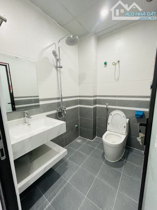 Liên Mạc -Bắc Từ Liêm -5 Tầng Xây Mới DT 35m .Ô Tô 4 Chỗ Vào .Giá 4,9 Tỷ - 6
