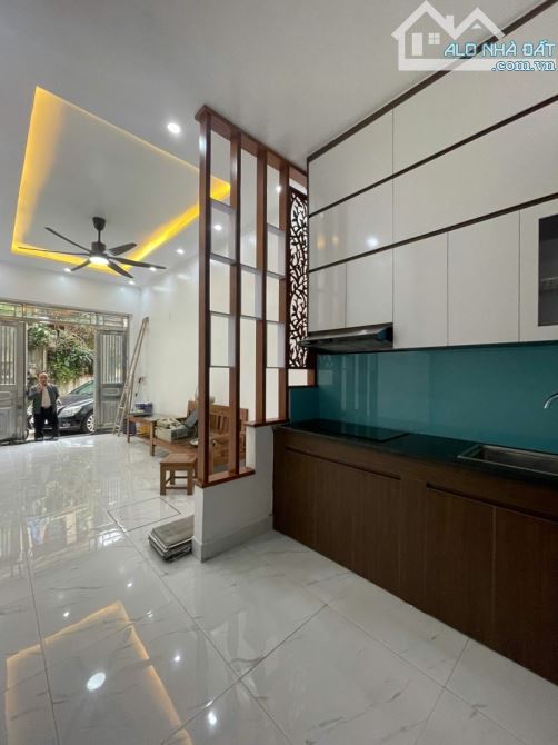 Miêu Nha. Tây Mỗ. 38m. 5 tầng. Nhà đẹp xây mới. Lô góc 3 thoáng. Ngõ rộng gần phố. 6,2 tỷ - 6