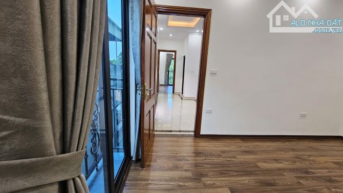 Tôi cần bán nhà mp ĐS đối diện công viên chùa Kiến Hưng đường 12m.Lô góc 2mặt thoáng.13tỷ9 - 6