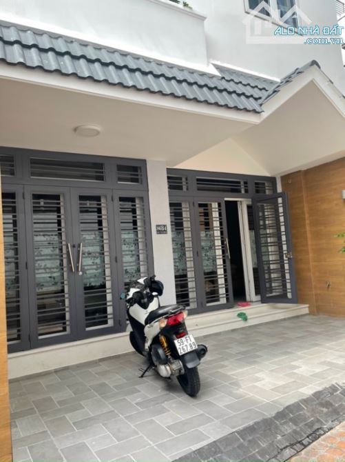 Bán Nhà 4 tầng full NT cao cấp, 115M2 ngang hơn 6m. Tại Quận 1, đường Võ Thị Sáu 2x tỷ - 7