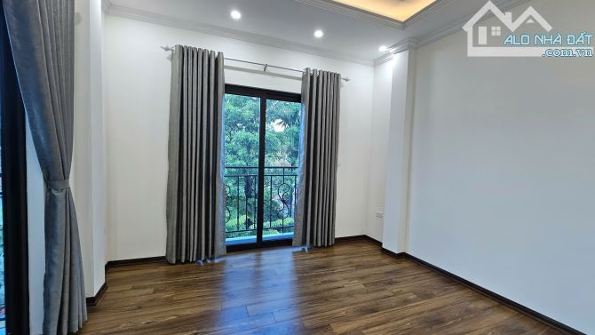 Tôi cần bán nhà mp ĐS đối diện công viên chùa Kiến Hưng đường 12m.Lô góc 2mặt thoáng.13tỷ9 - 7