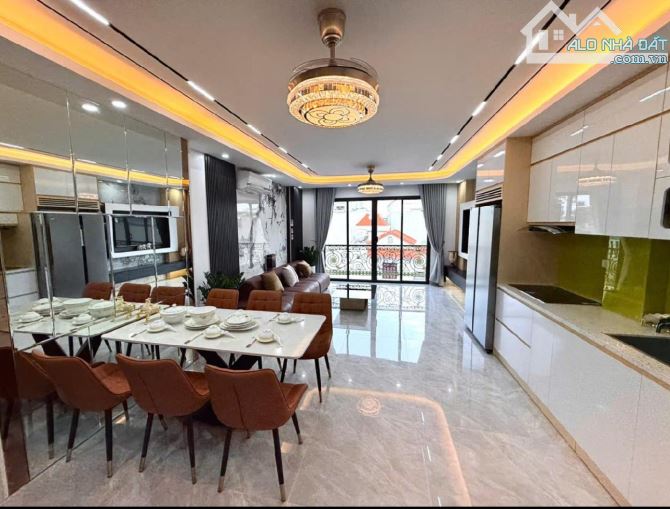 Bán Nhà Ngọc Thuỵ - 6Tầng Thang Máy - GARA OTO - Vị Trí Cực Đẹp - 8