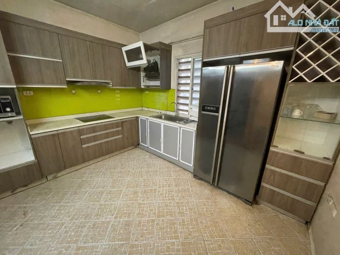 Cho thuê nhà phố Yên Lạc: 50m2 x 5 tầng, MT: 5m, nhà mới, ngõ ô tô, nguyên căn. Giá: 18tr - 8