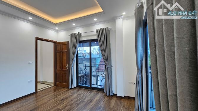 Tôi cần bán nhà mp ĐS đối diện công viên chùa Kiến Hưng đường 12m.Lô góc 2mặt thoáng.13tỷ9 - 8