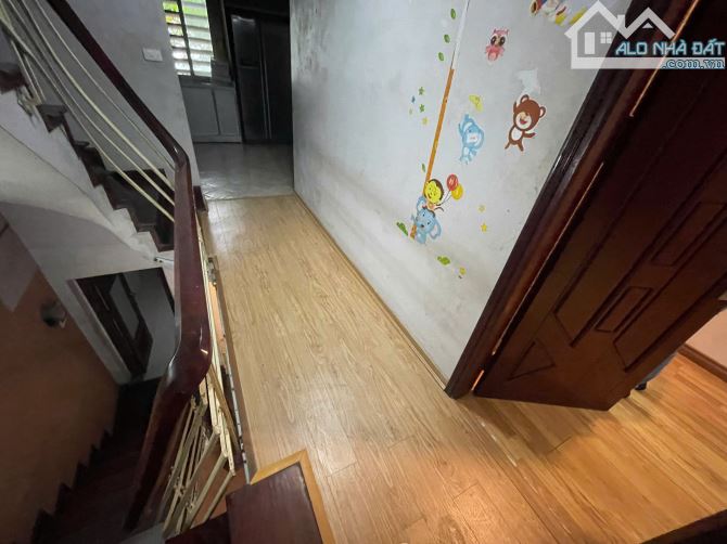 Cho thuê nhà phố Yên Lạc: 50m2 x 5 tầng, MT: 5m, nhà mới, ngõ ô tô, nguyên căn. Giá: 18tr - 9