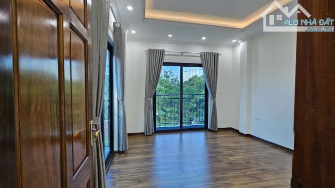 Tôi cần bán nhà mp ĐS đối diện công viên chùa Kiến Hưng đường 12m.Lô góc 2mặt thoáng.13tỷ9 - 9