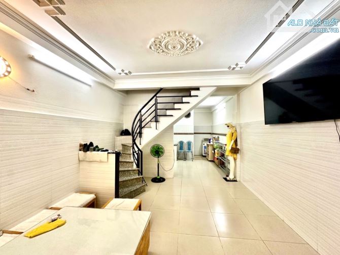 BÁN NHÀ KHU PHỐ ẨM THỰC PHAN XÍCH LONG - GẦN 50M2 2 TẦNG - SÁT HXH - GẦN CHỢ , TRƯỜNG HỌC