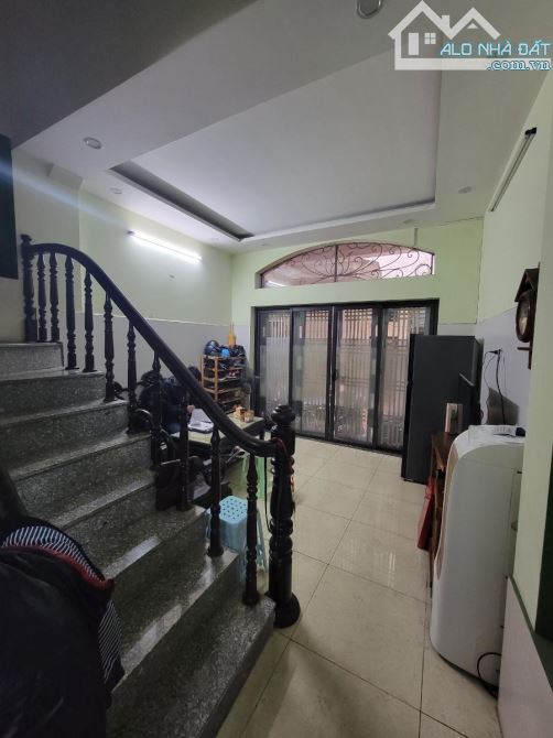 Gần phố, 2 thoáng nhà Hàng Bún - Ba Đình 30m2 x 4 tầng, mặt tiền 3.9m, chỉ 13.5 tỷ. Có TL