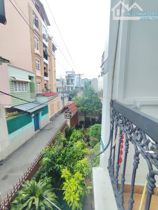 Bán nhà gấp cho con du học nước ngoài 88m2 3 tầng sân thượng trước sau 6PN  giá chào 8tỷ6