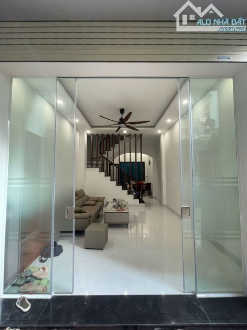🚗 Ô TÔ ĐỖ CỔNG – NGÕ NÔNG – SỔ VUÔNG – NHÀ ĐẸP 42M² – NGUYỄN ĐỨC CẢNH – CHỈ 9,3 TỶ 💥