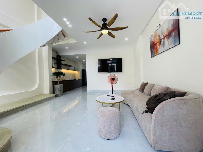 Bán nhà 3 tầng sát mặt tiền kiệt ô tô đậu Lê Ngô Cát , Thuỷ Xuân , Tp Huế vị trí thuận lời