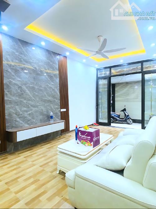 QUANG TRUNG HÀ ĐÔNG-3 TẦNG-PHÂN LÔ - Ô TÔ 16 CHỖ ĐỖ CỬA - FULL NỘI THẤT - 20M RA MẶT PHỐ