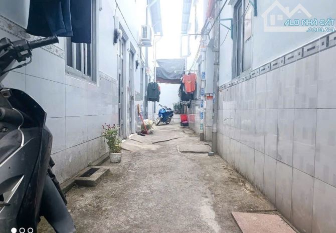 Dãy trọ BÙI CÔNG TRỪNG Thạnh Xuân Q12, 304m2 (5,5mx39m) Đường 10m, 12,39 tỷ DÒNG TIỀN 25tr