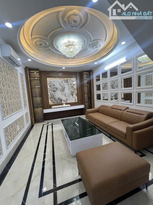 Bán nhà phân lô, gara ô tô, thang máy xịn Hoàng Văn Thái DT: 53m2 x 6 tầng chào giá: 17 tỷ