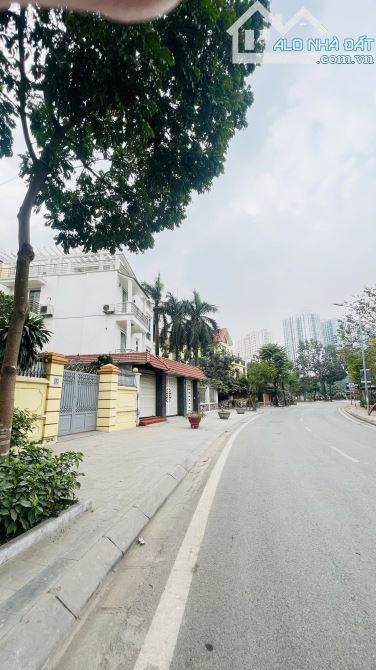 BÁN NHÀ TRẦN THỦ ĐỘ. KHU ĐÔ THỊ PHÁP VÂN .. MT 14 M . NHÀ 4 TẦNG . ĐẢNG CẤP