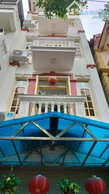 Cho thuê nhà nguyên căn gần phố Nguyễn Thị Định. Diện tích 50m2, 4.5 tầng. Giá 35 tr(thg)