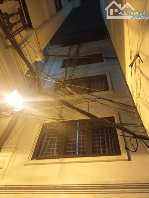 Cần bán gấp nhà phố Đàm Quang Trung, Long Biên 38m, 5 tầng, mặt tiền 4m, giá 6.65 tỷ.