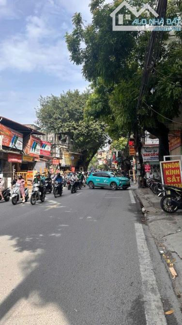 Bán Nhà MẶT PHỐ Đê La Thành Đống Đa 64m2 3 tầng mt 4.5m