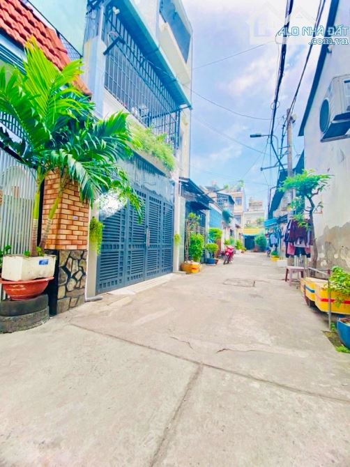 Bán nhà Emart Phan Huy Ích, 4 tầng, hẻm 5m, chỉ 6 tỷ 6 nhỉnh