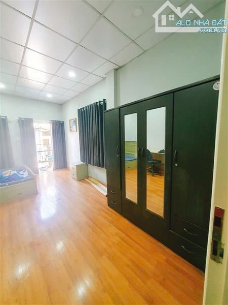 Bán nhà HXH, 4x8m nở hậu, đường Lạc Long Quân, phường 8, quận Tân Bình, giá 3.x tỷ
