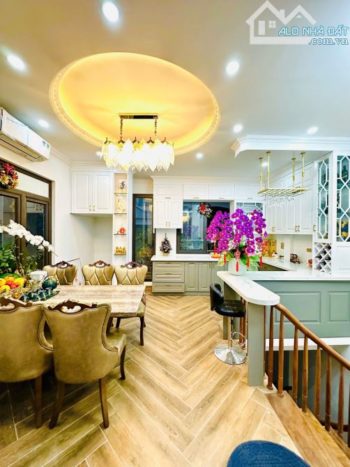 Phân lô phố Trần Quốc Hoàn, đại học Sư Phạm, Cầu Giấy, ô tô, kinh doanh, 40m2, giá 13.9 tỷ