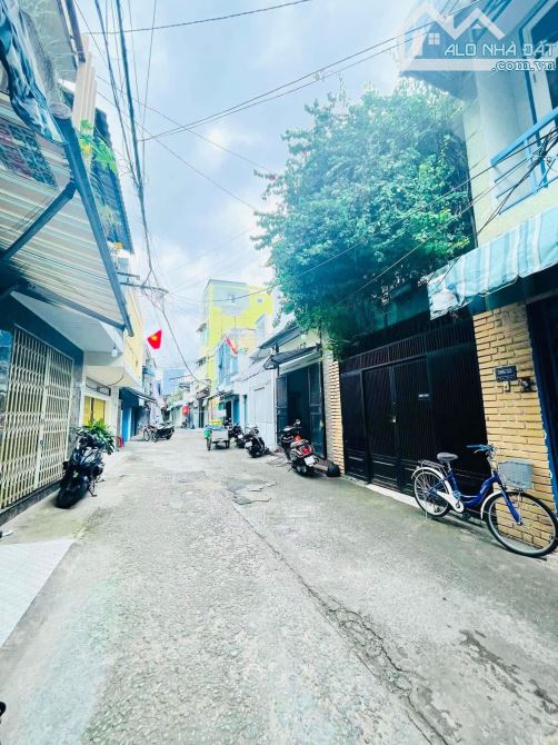 KÈO THƠM HIỆN HỮU VỊ TRÍ ĐẸP CÁCH  XE HƠI DI CHUYỂN CHỈ 7,8 CĂN NHÀ NHỎ DT KHỦNG BỀ NGAN