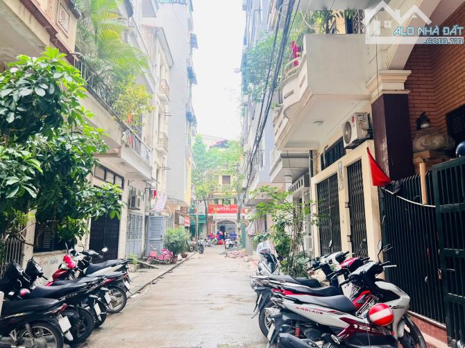 BÁN NHÀ PHÂN LÔ Ô TÔ, NGHĨA ĐÔ, CẦU GIẤY , DT 40M, 5 TẦNG, MT 4.3 M, GIÁ NHỈNH 15 TỶ