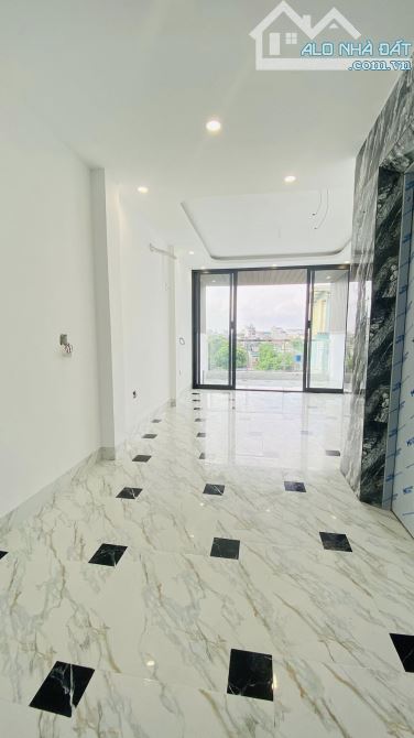 Bán Nhà 5 tầng mới tinh, thang máy, gần phố, full nội thất, DT 36m2, giá 8.5 tỷ