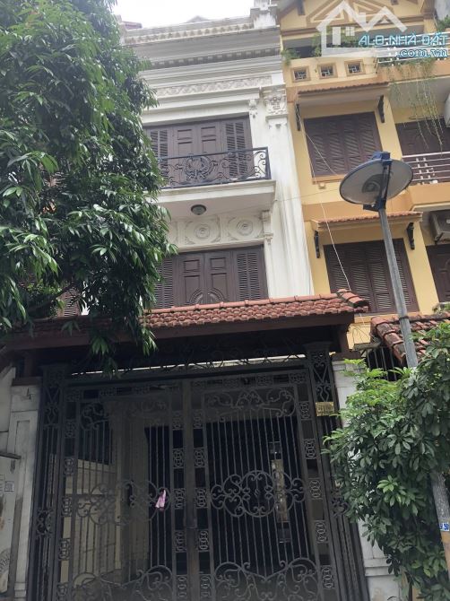BÁN NHÀ LK NGUYỄN KHUYẾN 100M2 5 TẦNG PHÂN LÔ VỈA HÈ -KINH DOANH GIÁ 25 TỶ