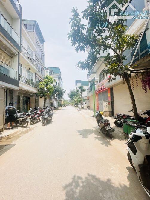 Linh đàm - phân lô vỉa hè - ô tô tránh kinh doanh