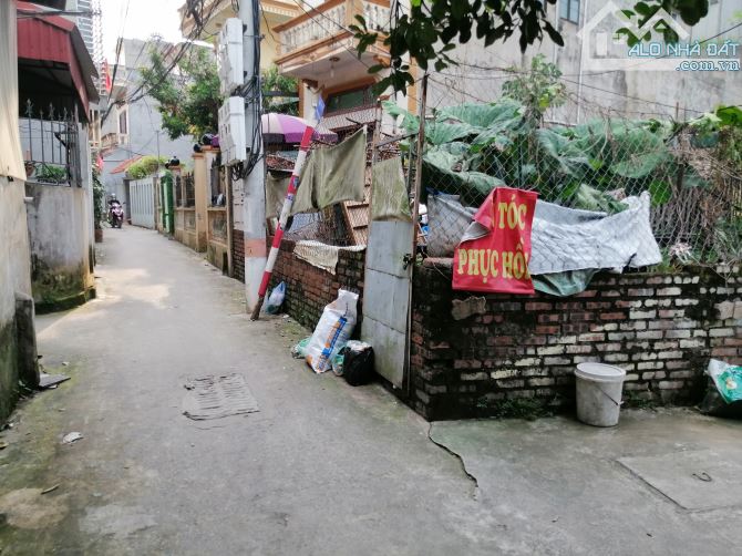 Cần bán mảnh đất 66 m2 có 3 mặt giáp ngõ ra phố Thúy lĩnh