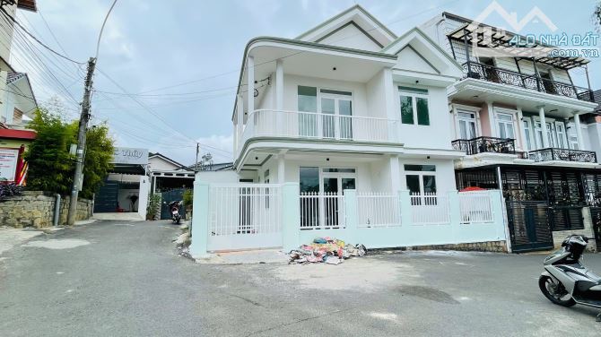 THAY ĐỔI CHỖ Ở CHỦ NHÀ CẦN BÁN GẤP NHÀ DT RỘNG , ĐƯỜNG 2 MT CÁCH HỒ XUÂN HƯƠNG2 KM.
