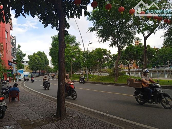 Nhà mặt tiền Trường Sa, 64m2, 4 tầng , giá 27 tỷ