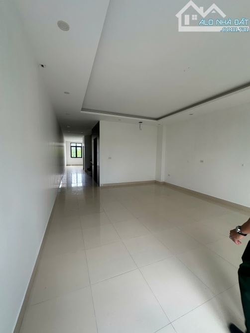 Bán nhà 5 tầng Bà Triệu, Liên Bảo giá 11,5 tỷ.
