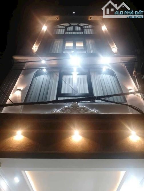 BÁN NHÀ VƯƠNG THỪA VŨ 2 OTO NGỦ TRONG NHÀ NHÀ ĐẸP LUNG LINH.58 M2 GIÁ 21.. TỶ .
