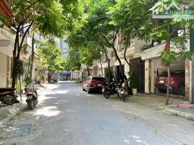 Bán Đất phân lô liền kề kinh doanh, Kđt Văn Quán , 50m2 , vỉa hè thênh thang