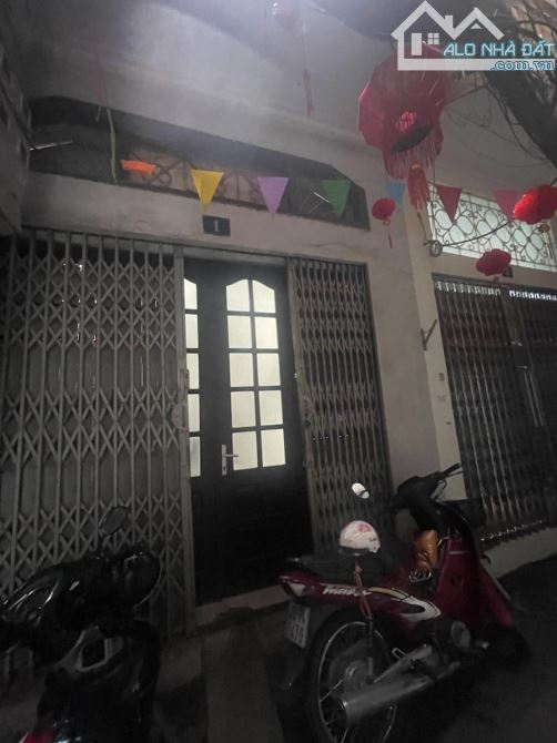 NGÕ TIẾN BỘ  KHÂM THIÊN - NHÀ GẦN PHỐ- GIÁ NGON- VỊ TRÍ CỰC ĐẸP- NGÕ RỘNG THẲNG TẮP