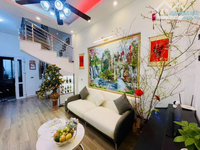 SÀI ĐỒNG, LONG BIÊN- CĂN NHÀ 3 TẦNG THIẾT KẾ ĐỘC ĐÁO, ĐỘC BẢN- Ô TÔ GẦN, NỘI THẤT ĐẸP- 38M