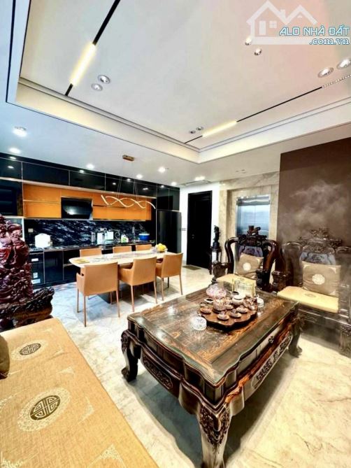 Bán nhà Ngọc Lâm 6 tầng 52m gara oto, thang máy, gần phố giá hơn 17 tỷ