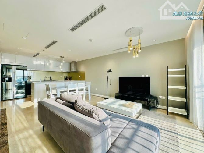 Bán căn hộ chung cư cao cấp Cầu Giấy 189m2, 4 phòng ngủ, 11.5 tỷ