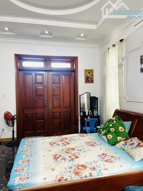 Bán Biệt Thự Mặt Tiền Q12-240 M2( 12 x 20)- 3Tầng - Đường nhựa 10M- Chỉ14,99 Tỷ. - 11