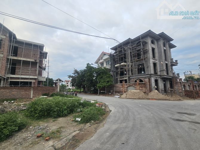 Bán đất biệt thự đại hoàng long Làn 2 Hồ DT 270m, MT15m, Hướng TB, Giá 18,9 tỷ - 2
