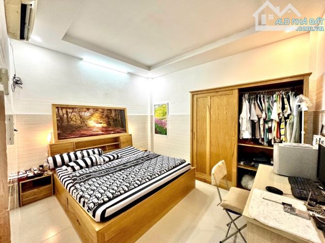 BÁN NHÀ KHU PHỐ ẨM THỰC PHAN XÍCH LONG - GẦN 50M2 2 TẦNG - SÁT HXH - GẦN CHỢ , TRƯỜNG HỌC - 1