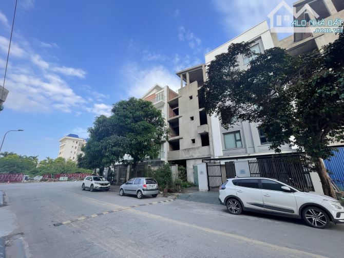 Biệt thự thô 5 tầng Lô 18 LHP - 150m2 ngang 7.8m - Tây Bắc - 1