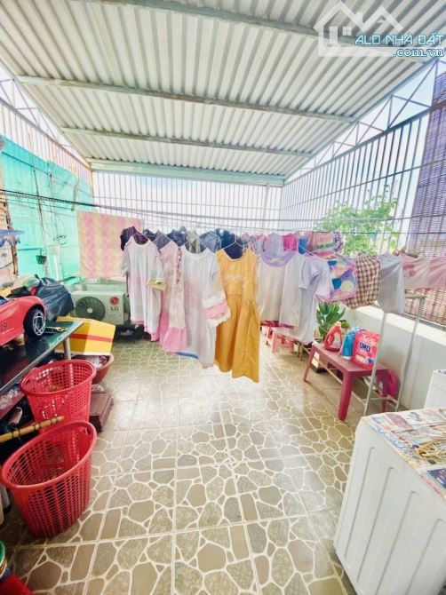 Bán nhà Emart Phan Huy Ích, 4 tầng, hẻm 5m, chỉ 6 tỷ 6 nhỉnh - 1