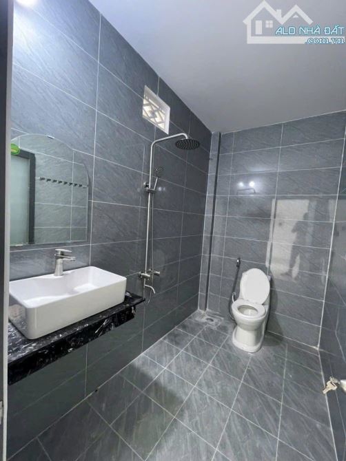 Chỉ 400tr mỗi tháng góp 7tr, Nhận nhà 1 Trệt 1 Lửng Đúc Sân Xe Hơi gần Cây Xăng Đức Hưng - 1