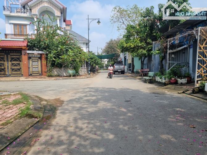 Đất xây biệt thự 14x41m (570m2) sổ hồng riêng - sát Quốc Lộ 13 - giá đầu tư - 1