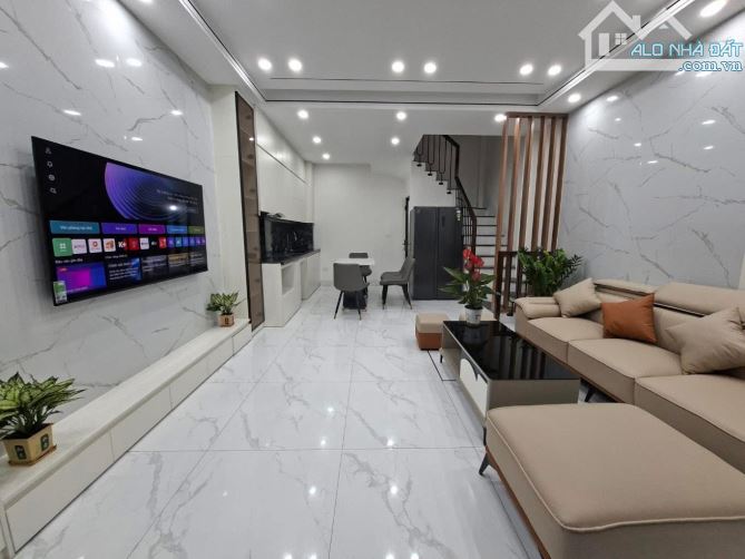Ô tô Đỗ Gần, Nội Thất Cao Cấp, Nhà Phố Trạm - 1