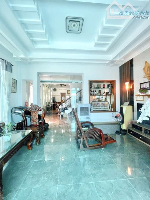 Bán Biệt Thự Sân Vườn  Q12 - 240M2 (12 x 20 ) - 4Tầng - Mặt Tiền  -  Chỉ 14,99Tỷ. - 1